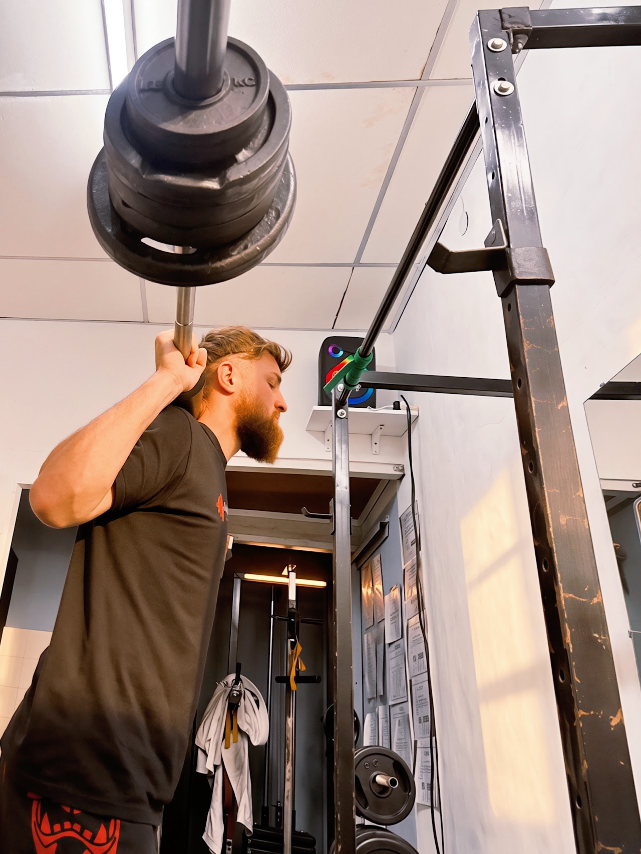 Zona funcional con pista de césped sintético y cuerdas de batalla en Gimnasio SC